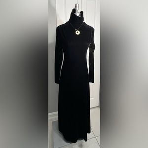 Price Drop‼️Long sleeve, high neck sexy & sophisticated long black velvet dress